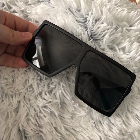 Black flat top oversized sunglasses - Picture 2 of 3